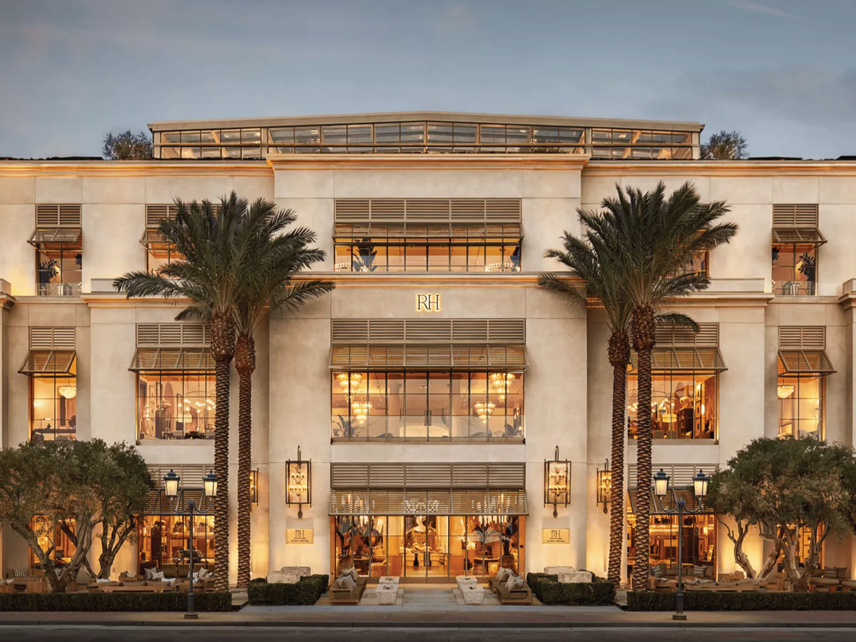 Retail store with exterior modern molding details