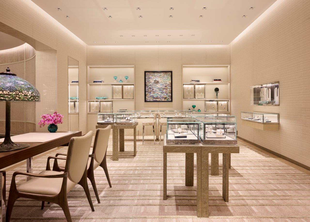 Elegant interior of the Tiffany & Co. flagship store at Yorkdale Mall in Toronto, featuring custom-integrated ceiling mouldings and architectural cove lighting by Mouldex Composites.